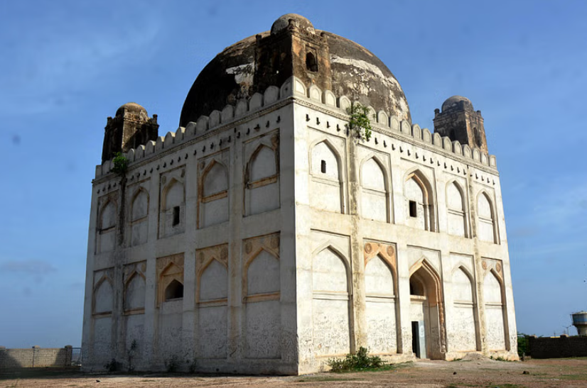 SHOR Gumbaz, Kalaburagi (Gulbarga), Karnataka - Vushii.com SHOR Gumbaz, Kalaburagi (Gulbarga), Karnataka - Vushii.com